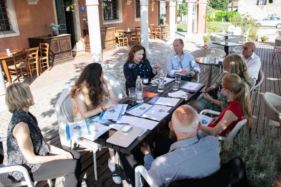 Avrupa kentleriyle yaşlılar için işbirliği