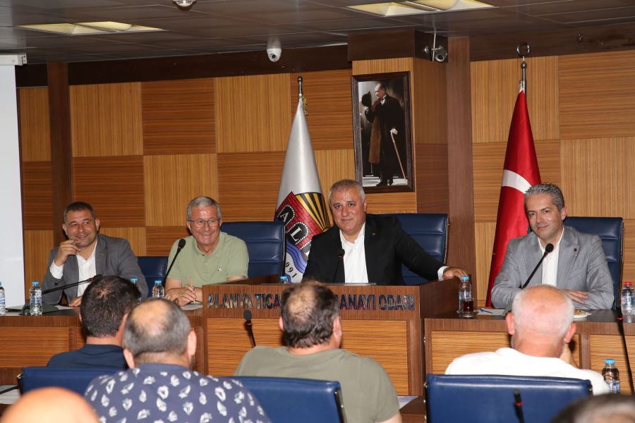 Başkan Erdem bugün de müteahhitleri dinledi