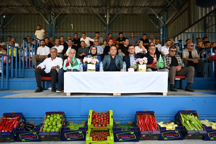 Çiftçi Kupası’nın başlama vuruşunu Başkan Böcek yaptı