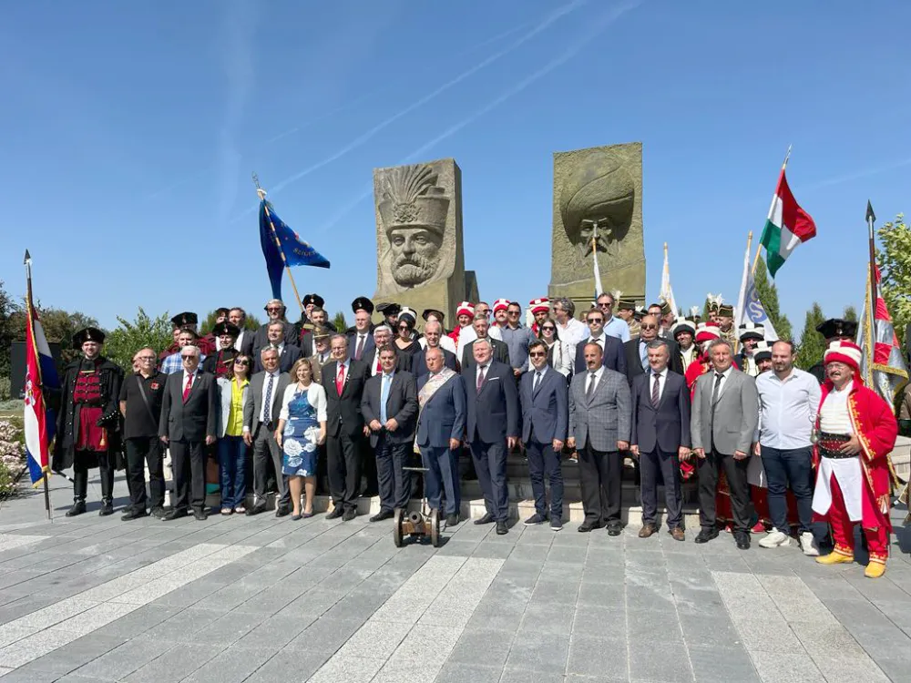 Muratpaşa ve Zigetvar kardeş kent oldu
