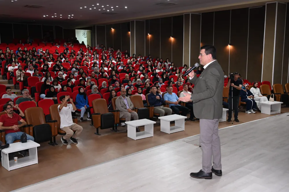 Tütüncü eğitim yılının ilk gününde öğrencilerle buluştu 