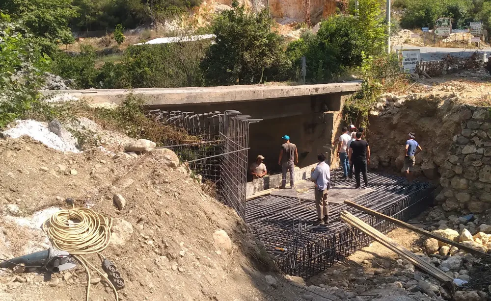 Alanya’nın kırsal yollarında bakım onarım çalışmaları sürüyor