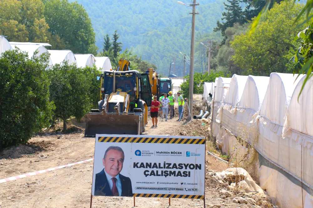 Kumluca’da kanalizasyon çalışması