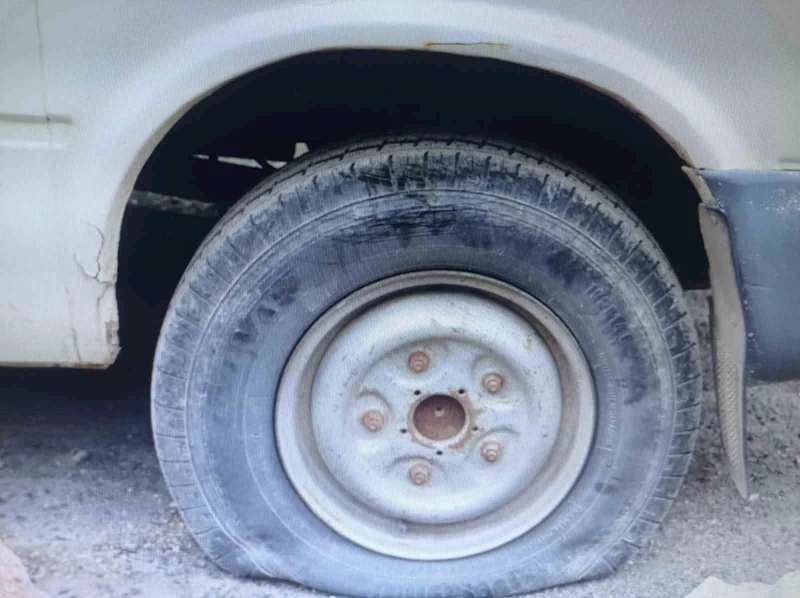 3 aracın lastiğini kesen şahıs polis ekipleri tarafından yakalandı
