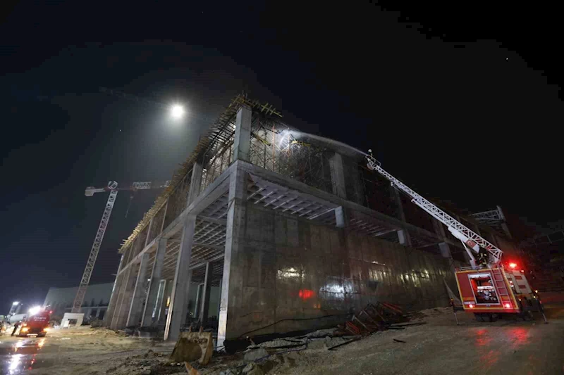 Mersin’deki fabrika yangını söndürüldü
