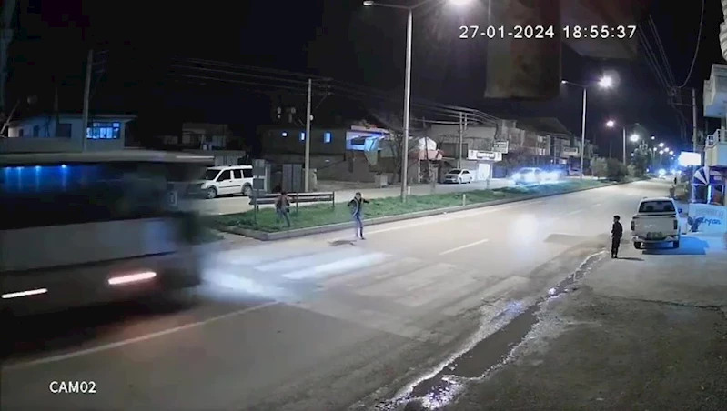 Adana’da kavga eden çocuklardan biri kaçarken midibüsün çarpması sonucu hayatını kaybetti
