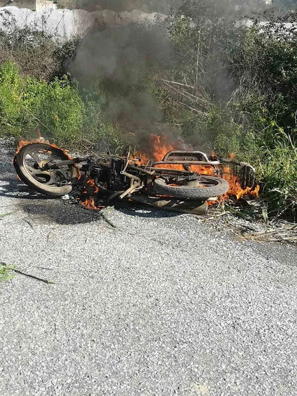 Park halindeki motosiklet yandı
