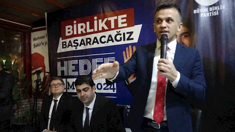 Kozan’da CHP’liler, Ekrem İmamoğlu’na tepki gösterip BBP’ye geçti
