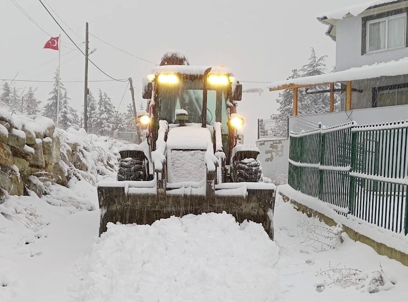 Toroslar’ın yüksek kesimlerinde karla kapanan yollar ulaşıma açılıyor

