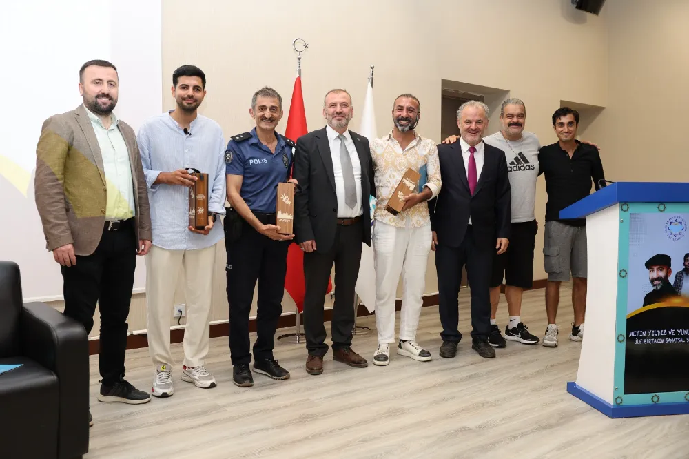 Ünlü oyuncular ALKÜ’lü öğrencileri kahkahaya boğdu 