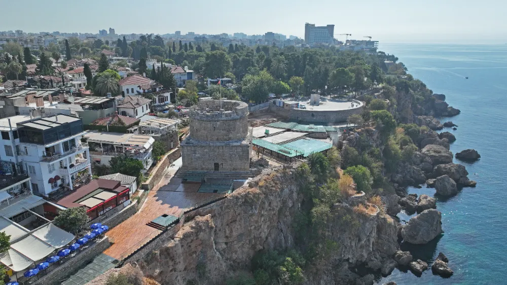 Hıdırlık Kulesi seyir terasına son rötuşlar