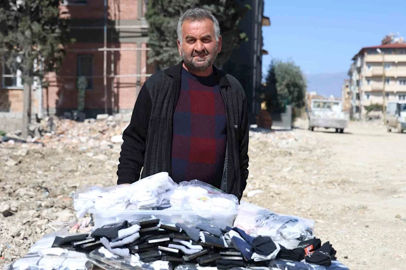 Karış karış bildiği sokaklarda ekmek parasını kazanıyordu, ömrünün geçtiği sokakları tanıyamaz hale geldi
