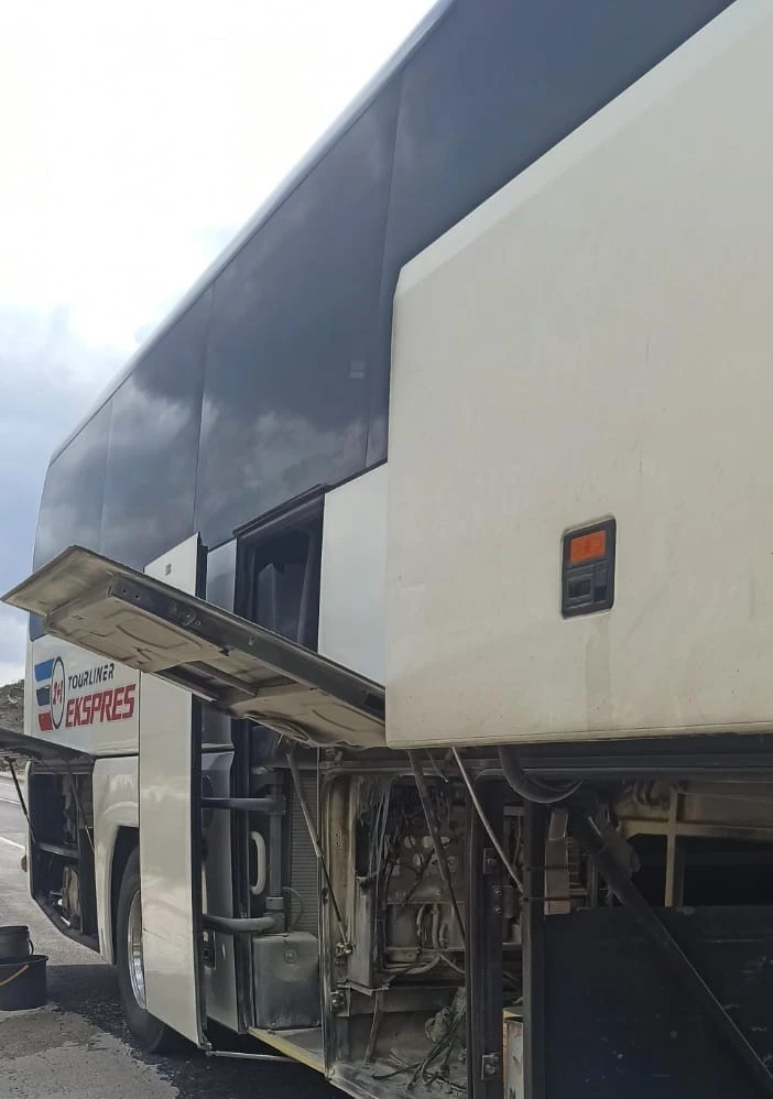 Yolcu otobüsündeki yangın büyümeden söndürüldü
