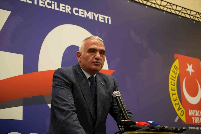 Bakan Ersoy, Antalyalı gazetecilere seslendi: 