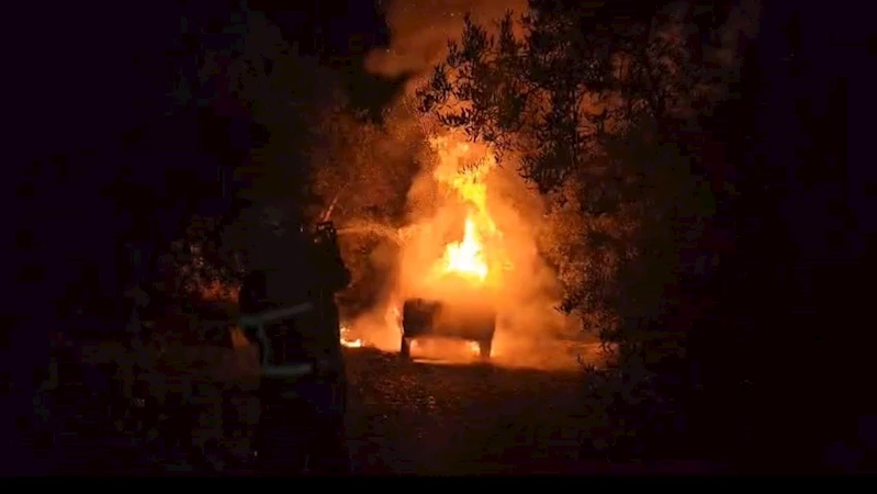 Aracını çalıştırdı otomobil alev topuna döndü
