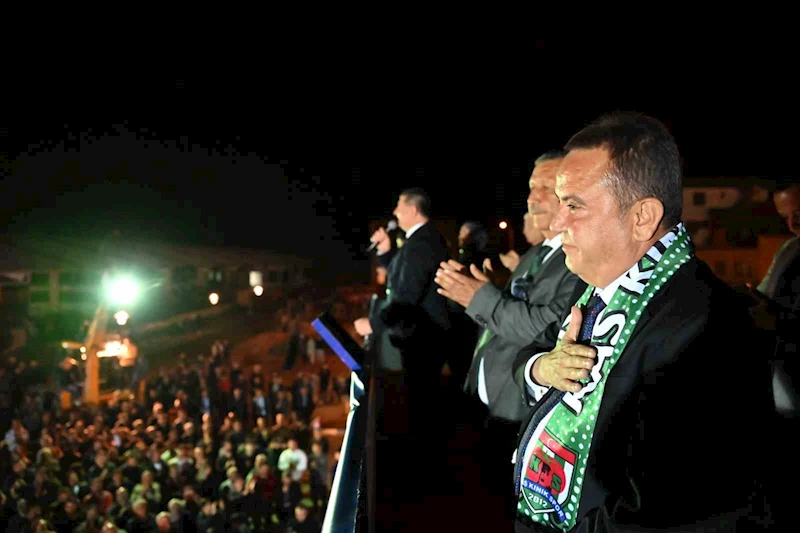 Başkan Böcek: “Oy versin vermesin kimseyi ayrım yapmadan yolumuza devam edeceğiz”
