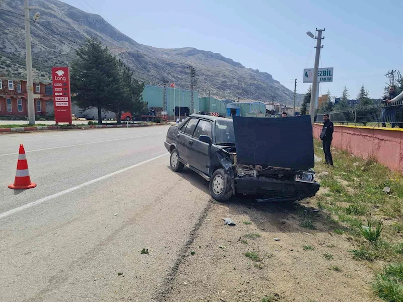 Otomobil yoldan çıktı, 1’i ağır 2 kişi yaralandı
