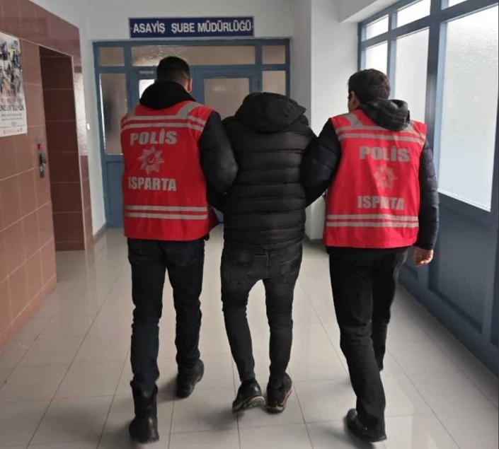 Isparta’da 42 yıl 5 ay 8 gün hapis cezası ile aranan şahıs yakalandı
