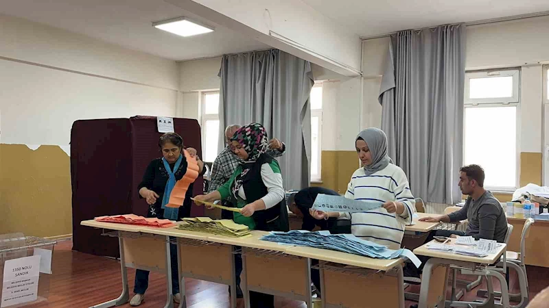 Isparta’da oy sayma işlemi devam ediyor
