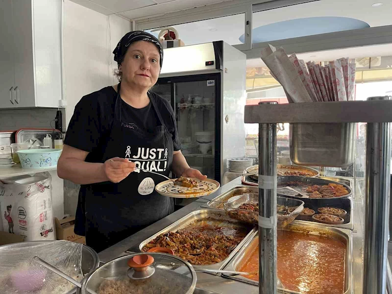 Gastronomi şehrinin yöresel lezzetleri, depremzede kadınların elinde sofralara taşınıyor
