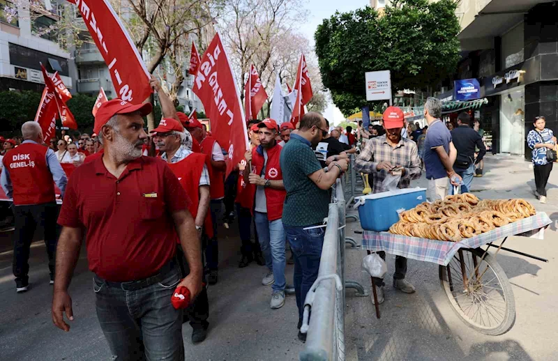 Herkes alanlarda onlar ekmek parası peşinde
