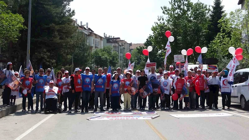 Isparta’da 1 Mayıs halaylarla kutlandı
